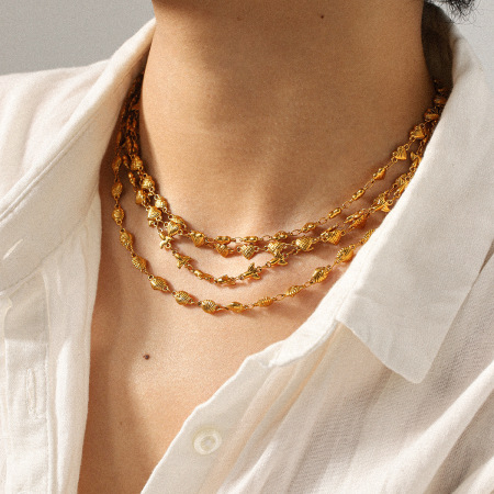 Collier en acier inoxydable doré, étanche, avec chaîne en forme de cœur (1 pièce).