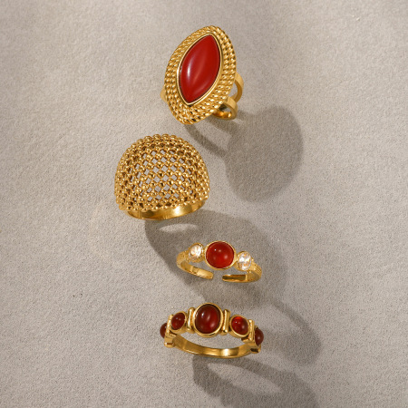 Bague tendance en acier inoxydable doré, ornée d'une pierre naturelle rouge de forme irrégulière. 2