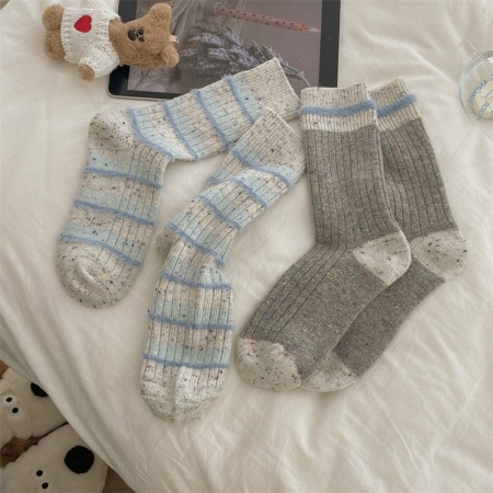 1 paire de chaussettes mi-mollet en coton à rayures bleu clair, douces et élégantes