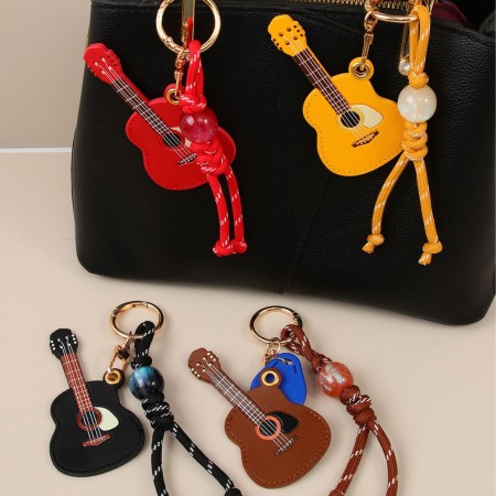 1 mini porte-clés guitare créatif en PU pour femme 2