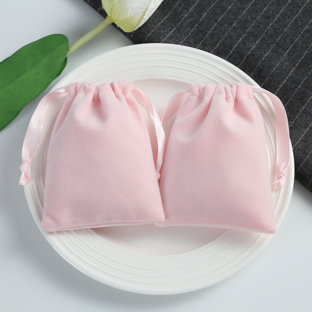 Pochette à bijoux en flanelle rose à cordon (1 pièce)