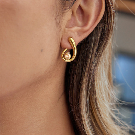 1 paire de magnifiques boucles d'oreilles puces en acier inoxydable doré, étanches, avec zircon, pour femmes. 2