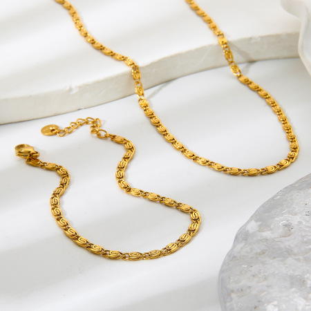 Ensemble de bijoux pour femme : 1 chaîne simple pour tous les jours, en acier inoxydable étanche couleur or.