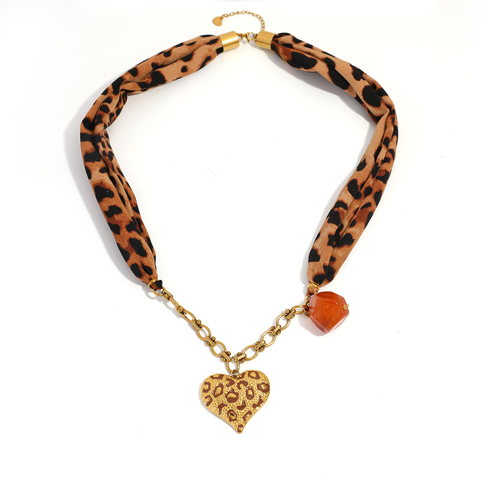 Collier Pendentif Femme Étanche En Acier Inoxydable À Motif Léopard Et Cœur (1 Pièce) Image5