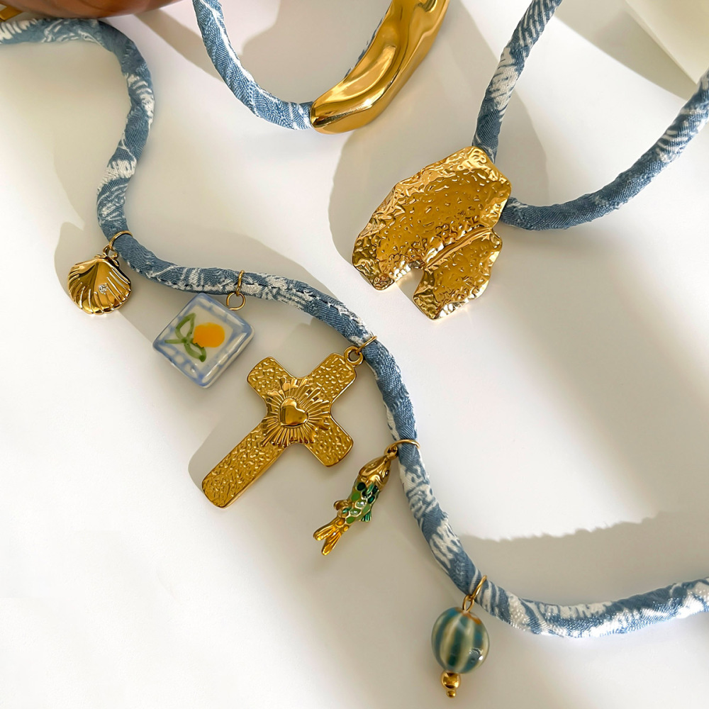 Collier En Tissu Avec Pendentif Croix Couleur Or (1 Pièce) Image4