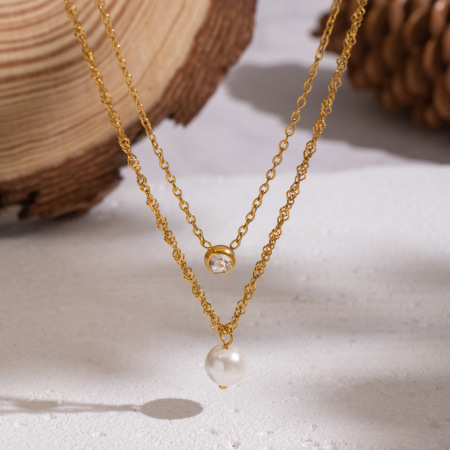 Collier élégant à plusieurs rangs en acier inoxydable doré, imperméable, avec zircon et perle.