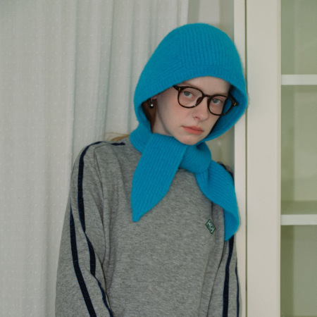 1 chapeau féminin simple, rétro français à bretelles, en maille douce
