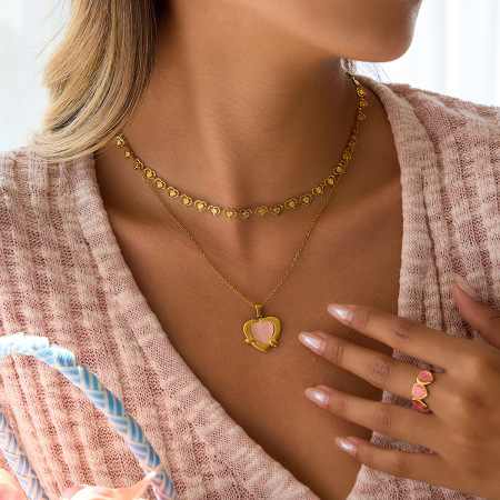 Collier pendentif sophistiqué en forme de cœur rose, en acier inoxydable étanche et couleur or pour femme (1 pièce)