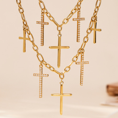 Collier pendentif femme en acier inoxydable doré, orné d'un zircon et d'une chaîne en croix exquise (1 pièce) 2