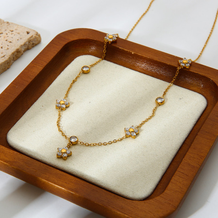 Collier Pendentif En Acier Inoxydable Doré Avec Zircon Et Fleur Douce (1 Pièce) 2