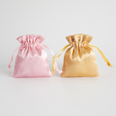 Pochette à bijoux à cordon en satin uni (1 pièce) 2