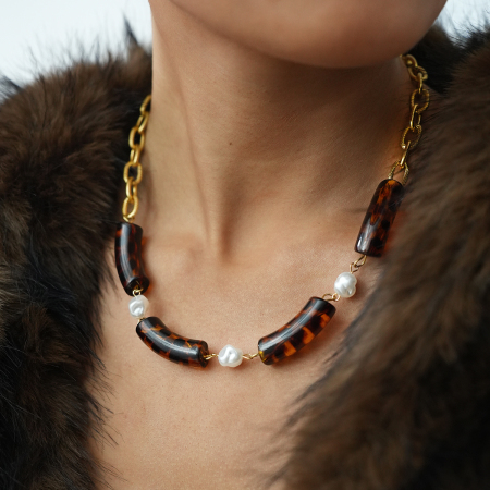 Collier pour femme en acier inoxydable imperméable, orné de perles et d'un imprimé léopard en acrylique (1 pièce).