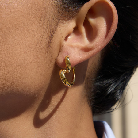 1 paire de boucles d'oreilles créoles élégantes en forme de cœur, en acier inoxydable étanche, couleur or, pour femme.