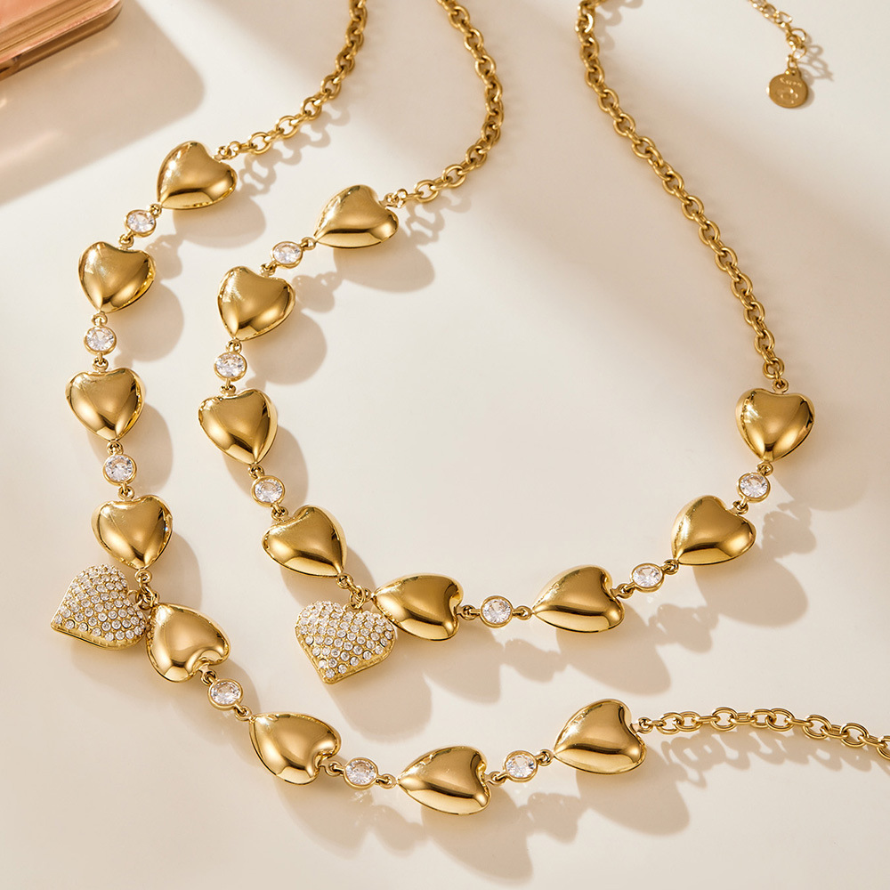 Collier Pendentif Femme Luxueux À Plusieurs Cœurs En Acier Inoxydable Étanche Couleur Or Et Zircon (1 Pièce) Image3