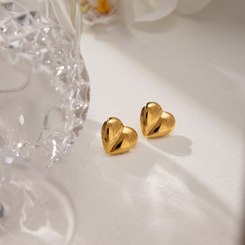 Boucles D'Oreilles Puces Minimalistes En Forme De Cœur, En Acier Inoxydable Étanche, Couleur Or, Pour Femme (1 Paire) Image4