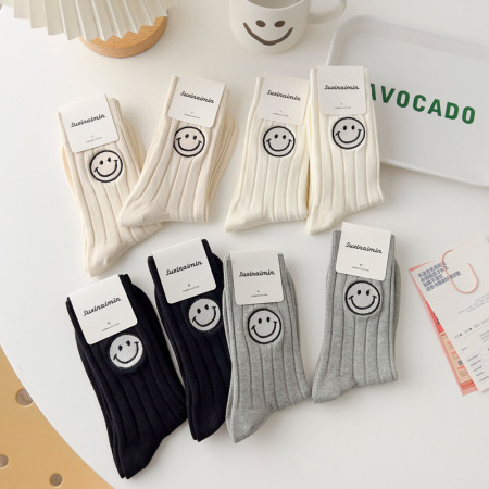 1 paire de chaussettes mi-mollet en coton avec broderie smiley mignonne 2