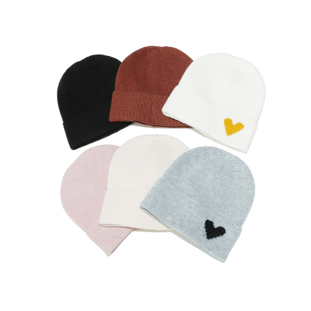 Bonnet tricoté en forme de cœur (1 pièce) 2