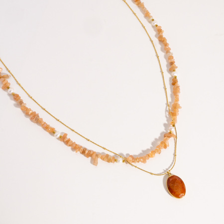 Collier de perles pour femme, orné de pierres naturelles de forme irrégulière et élégante, composé d'une goutte.