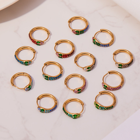 1 paire de boucles d'oreilles créoles glamour en acier inoxydable doré, ornées d'un serpent en zircon, pour femme. 2