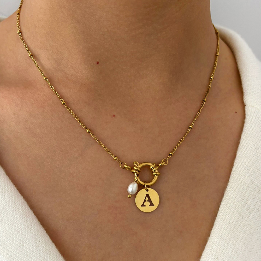 Collier Pendentif Lettre En Acier Inoxydable Étanche Couleur Or Avec Perle (1 Pièce) Image3