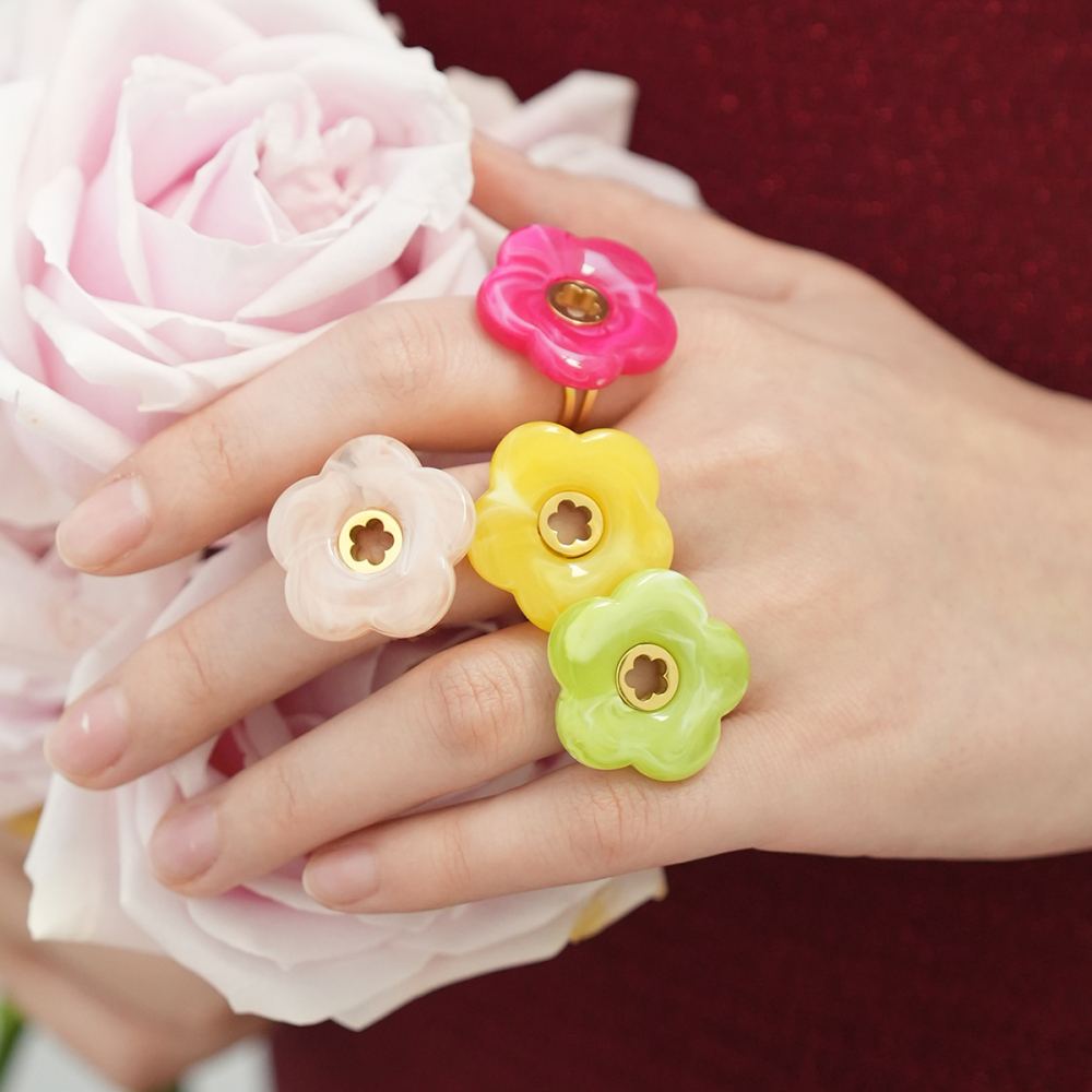 Bague Tendance En Acier Inoxydable Doré, Ornée D'Une Fleur Acrylique Colorée (1 Pièce). Image6