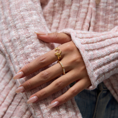 Bague romantique en acier inoxydable doré avec nœud papillon (1 pièce)
