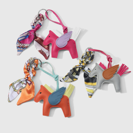 1 Écharpe En Soie Nouée À La Main, Mignonne, Avec Un Motif Cheval En Cuir Et Un Porte-Clés Pour Sac À Faire Soi-Même 2
