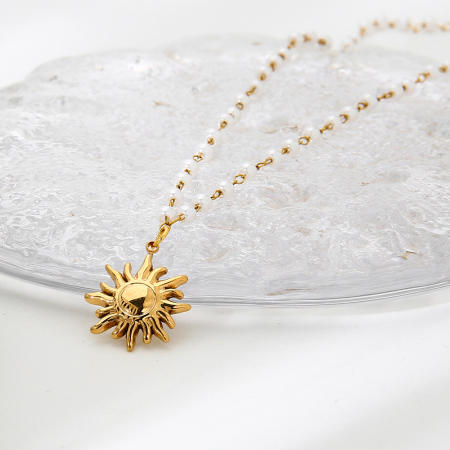 Collier pendentif femme rétro soleil en acier inoxydable étanche couleur or (1 pièce)