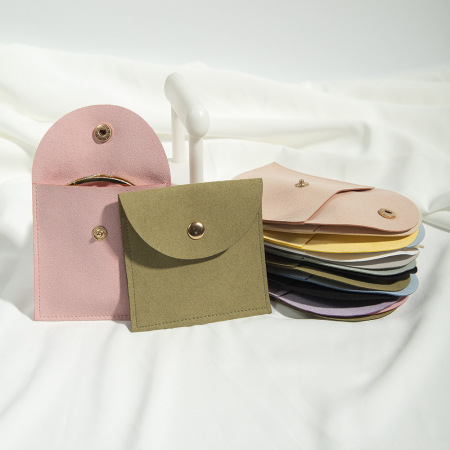 Pochette à bijoux enveloppe à fermoir incurvé (1 pièce)