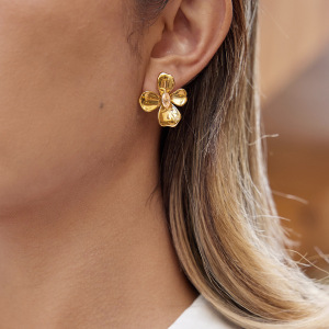 1 Paire De Boucles D'Oreilles Puces Pour Femme, En Acier Inoxydable Doré, Imperméables, Ornées De Zircon Et De Fleurs Éblouissantes. h5 Image2