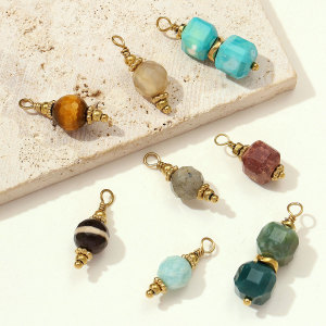 Pendentifs Pour Femmes En Pierres Naturelles De Forme Irrégulière Classique Et Couleur Or h5 Image4