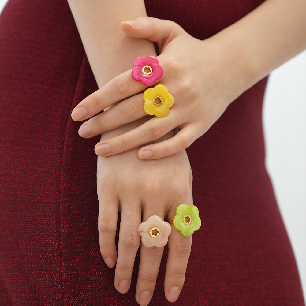 Bague Tendance En Acier Inoxydable Doré, Ornée D'Une Fleur Acrylique Colorée (1 Pièce). Image3