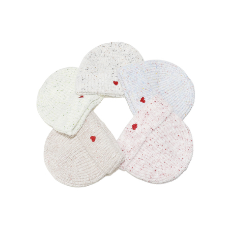 1 bonnet tricoté mignon à dégradé de couleurs et de cœurs 2