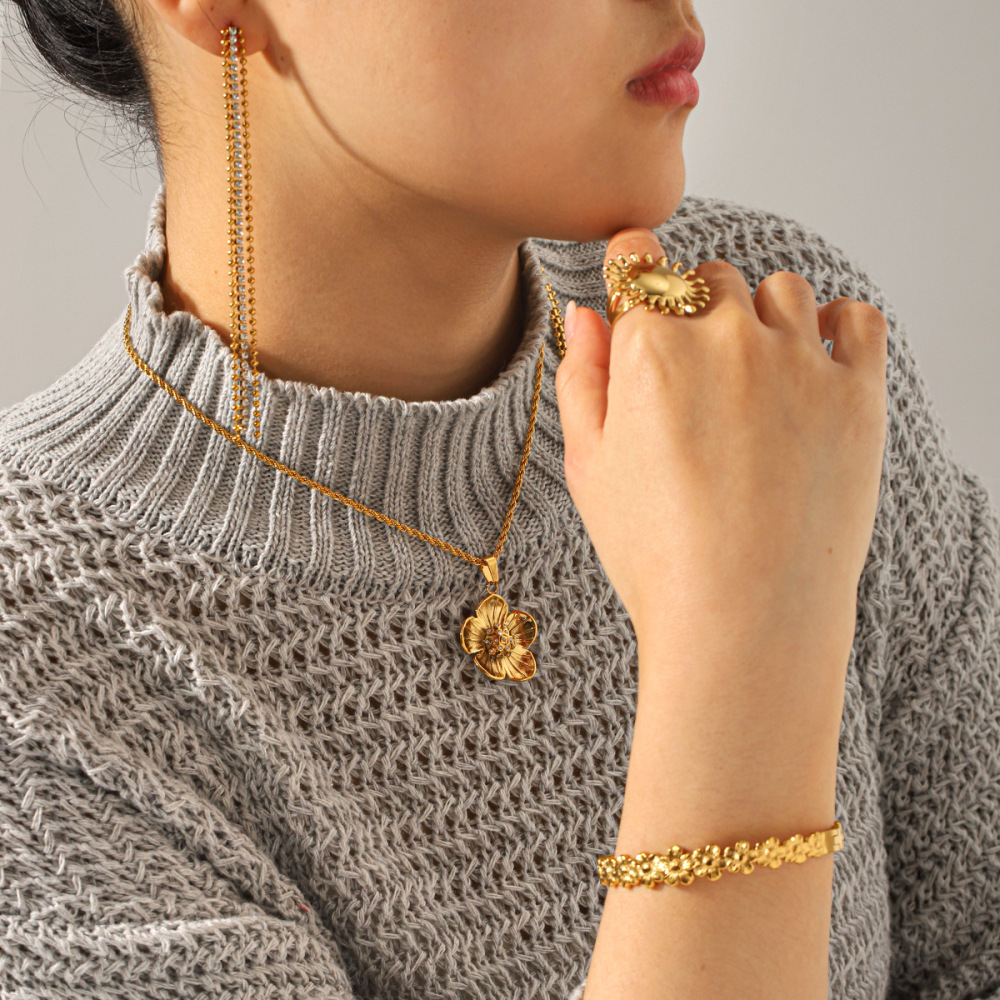 Ensemble Collier Et Collier En Acier Inoxydable Imperméable, Couleur Or, Avec Pompon Et Zircon, Orné D'Une Fleur. Image4