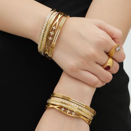 Bracelet jonc pour femme en acier inoxydable doré, imperméable et anti-ternissement, orné de zircon, avec motif goutte d'eau.