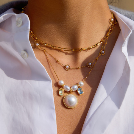 Collier pendentif rond magnifique en acier inoxydable étanche couleur or pour femme (1 pièce)