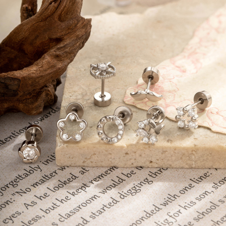 Boucles d'oreilles papillon délicates en cuivre doré et zircon pour femmes, avec piercing. 2