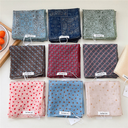 Bandana pour femme en polyester à pois et fleurs chromatiques 2