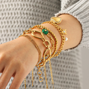 Bracelet En Acier Inoxydable Étanche Couleur Or Avec Pierre Naturelle Zircon Et Chaîne En Forme De Cœur h5 Image4