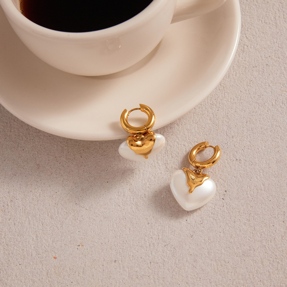 Boucles D'Oreilles Pendantes Pour Femme, En Acrylique Brillant En Forme De Cœur, Avec Monture En Acier Inoxydable Étanche Et Finition Dorée (1 Paire). Image6