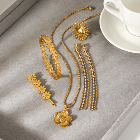 Ensemble collier et collier en acier inoxydable imperméable, couleur or, avec pompon et zircon, orné d'une fleur.