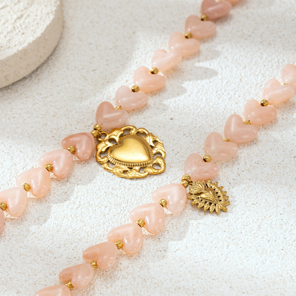 Collier Quotidien Pour Femme Avec Perles En Acrylique En Forme De Cœur, En Acier Inoxydable Étanche Et Couleur Or (1 Pièce) Image3