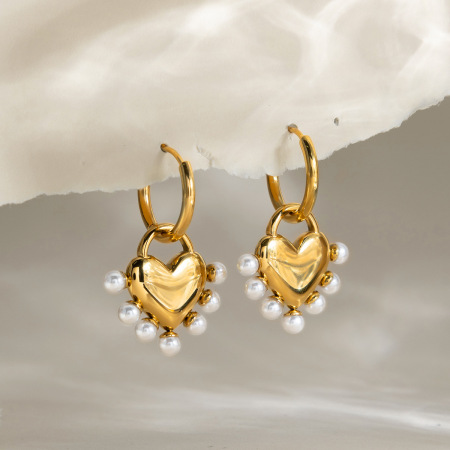 Boucles d'oreilles pendantes pour femme, ornées de magnifiques perles en forme de cœur, en acier inoxydable, imperméables et anti-ternissement, couleur or.