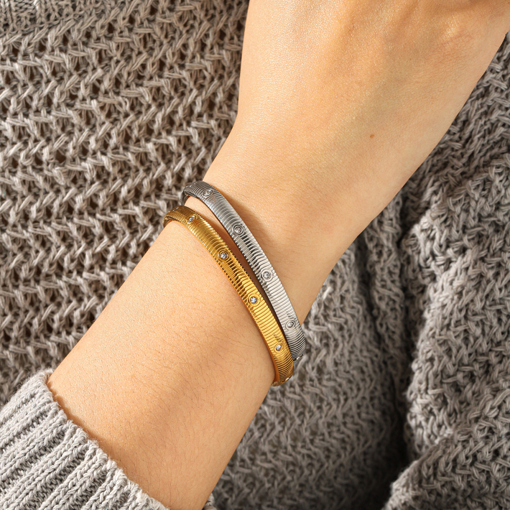 Bracelet En Acier Inoxydable Massif, Étanche, Couleur Or Et Zircon. Image5
