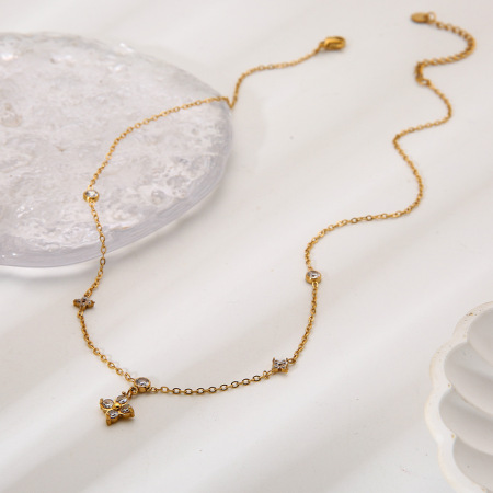 Colliers pendentifs pour femmes en acier inoxydable, imperméables, anti-ternissement et zircon couleur or, ornés d'un délicat trèfle