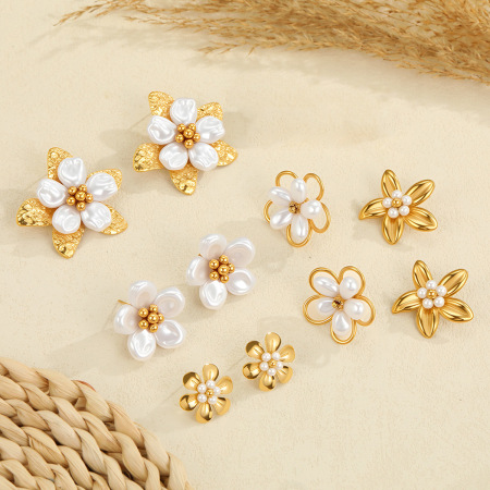 Boucles d'oreilles puces pour femmes, luxueuses, en acier inoxydable doré, imperméables et anti-ternissement, avec motif floral ajouré en forme de feuille. 2
