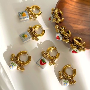 Boucles D'Oreilles Pendantes En Céramique À Motif Fraise Et Cœur (1 Paire) h5 Image4