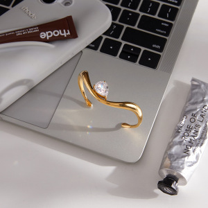 Bracelet Manchette Élégant Et Incurvé En Acier Inoxydable, Étanche, Couleur Or, Avec Zircon, Pour Femme (1 Pièce). h5 Image5