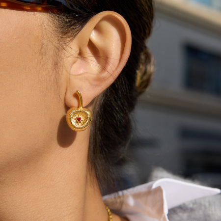 Boucles d'oreilles puces rétro en acier inoxydable doré, imperméables, motif cerise (1 paire)