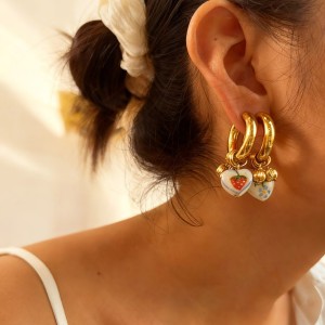 Boucles D'Oreilles Pendantes En Céramique À Motif Fraise Et Cœur (1 Paire) h5 Image3